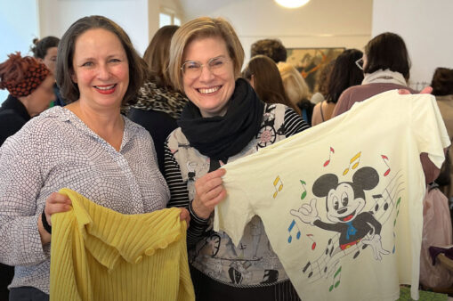 Isabelle Uhl un Ursular Berner auf einer Kleidertauschparty bei den Grünen Neubau